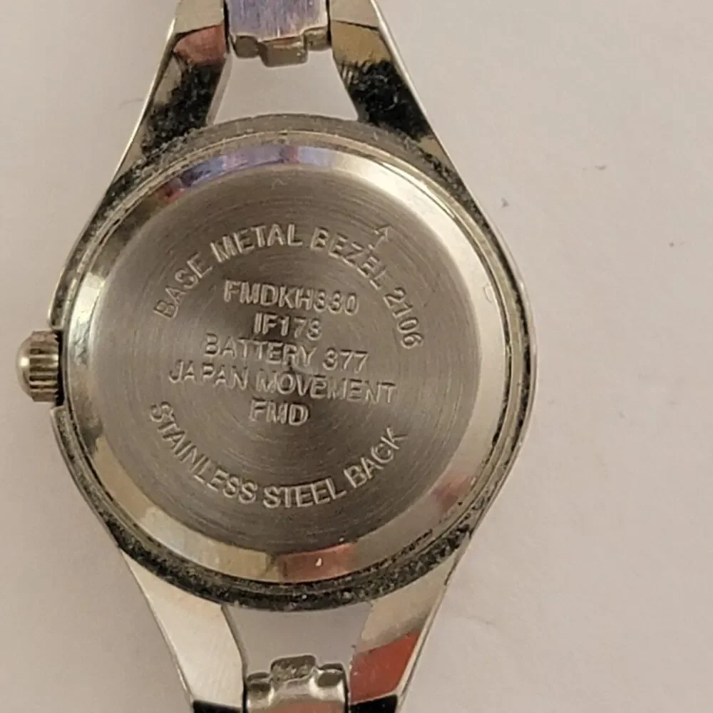 Womens Watch Silver Dial Silver Case Bracelet Clasp Quartz Diamond Accent